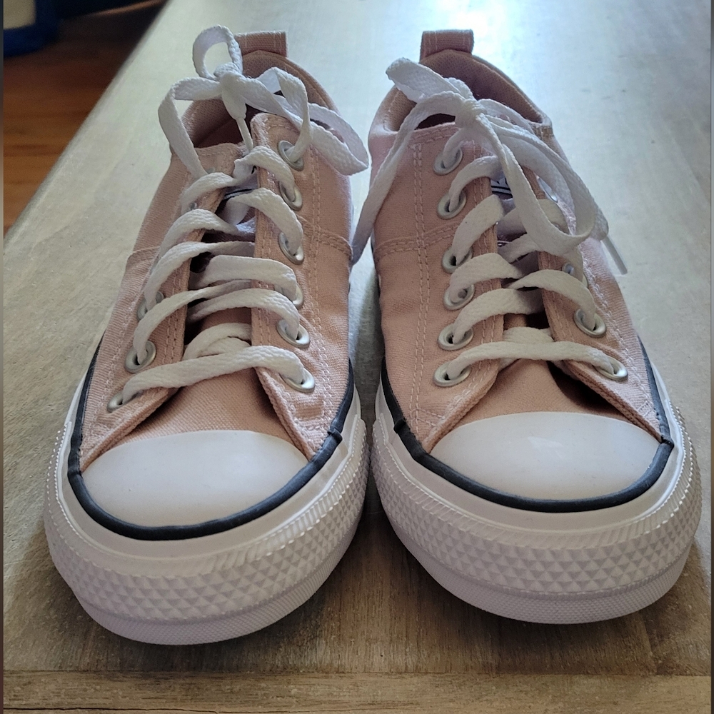 Converse Low Top Sneakers Soft Pink and White - Picture 1 of 5